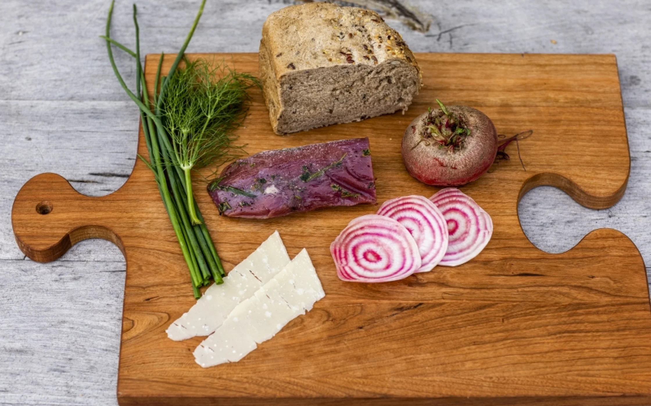 Ringelbeete auf Hirschcarpaccio Zutaten_2019_Anna Mari a KoflerSBO_Armin Huber 1_800x533.jpg